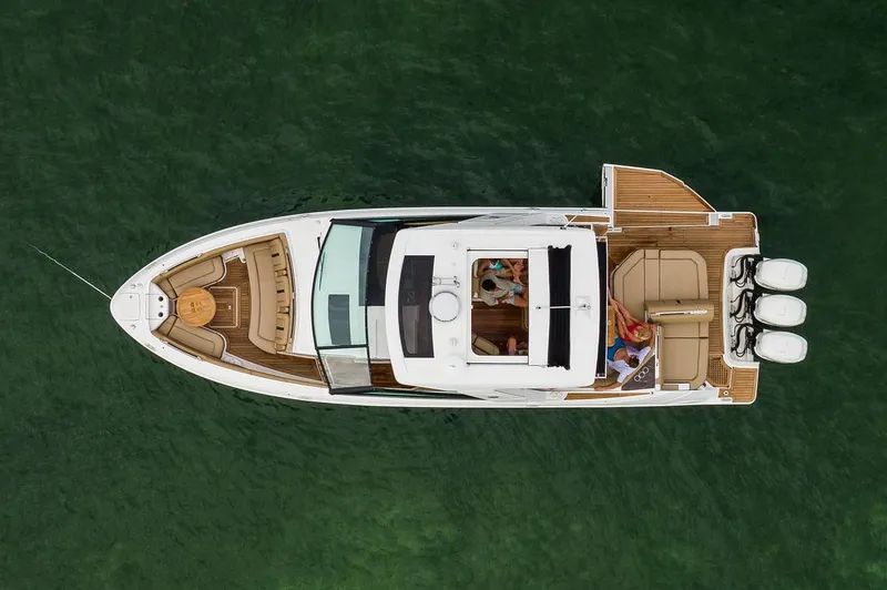 Slide: The Image of Manufacturer Provided Image: Top view of 2022 Sea Ray SLX 400 OB luxury boat on water. - 5