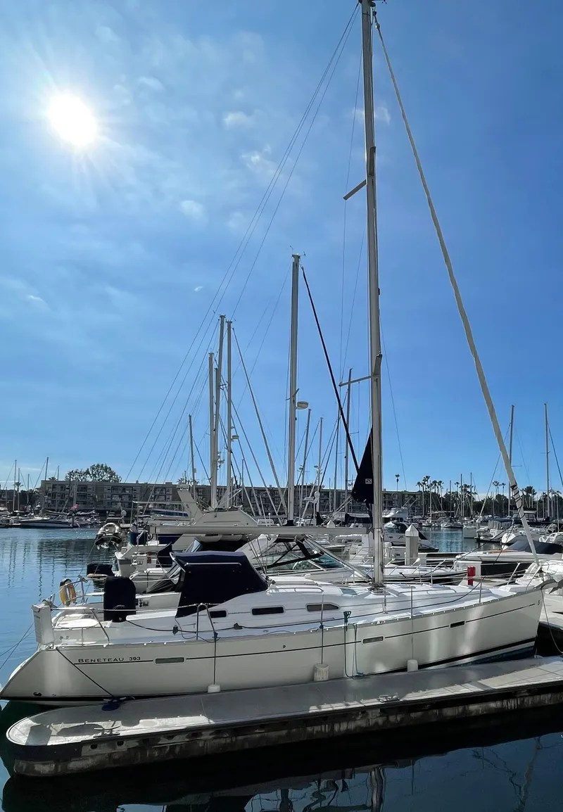 Slide: The Image of 2006 Beneteau 393 sailboat docked in sunny marina. - 5