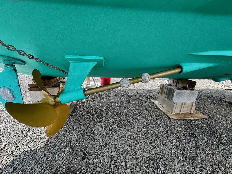 Slide: The Image of Bertram 31 Flybridge Cruiser 1984 - 18