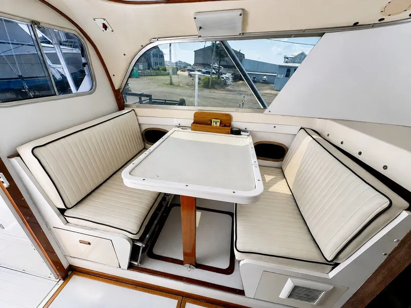 Slide: The Image of Bertram 31 Flybridge Cruiser 1984 - 20