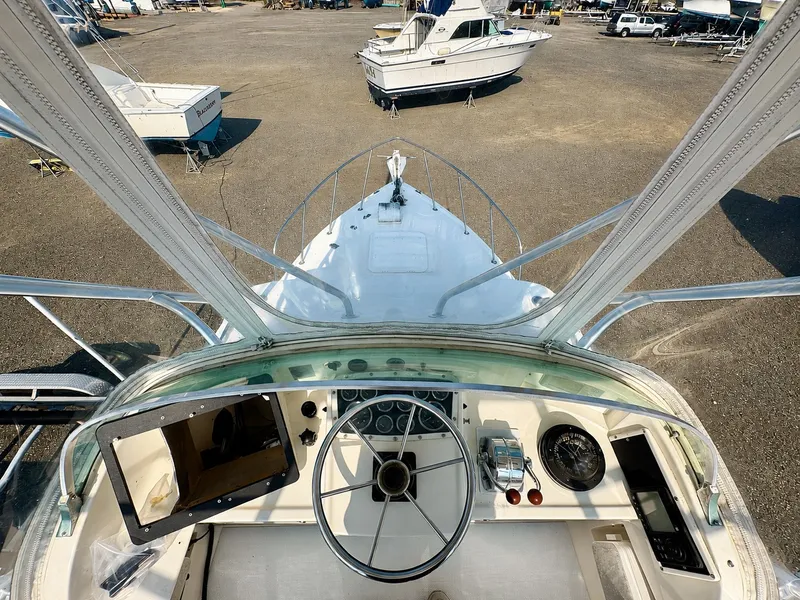 Slide: The Image of Bertram 31 Flybridge Cruiser 1984 - 6