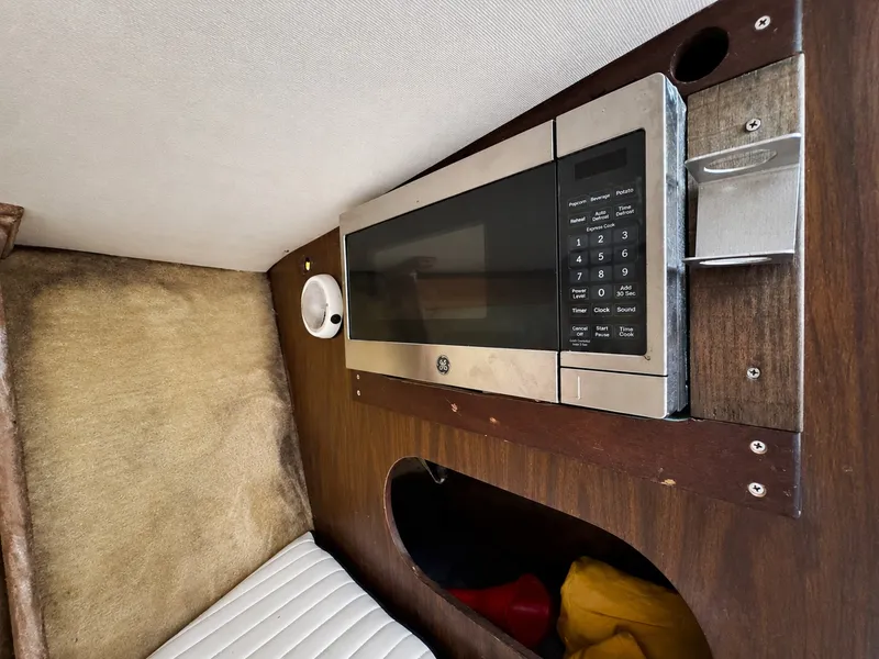 Slide: The Image of Bertram 31 Flybridge Cruiser 1984 - 23