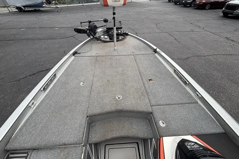 Slide: The Image of 2018 Skeeter FX21 boat deck with trolling motor in a parking lot. - 19