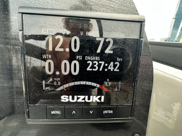 Slide: The Image of Suzuki engine display showing 237 hours on a Stingray 231 boat. - 21