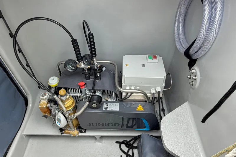 Slide: The Image of High-tech Balance 526 compressor system, 2025 model, with gauges and control box in a compact setup. - 111