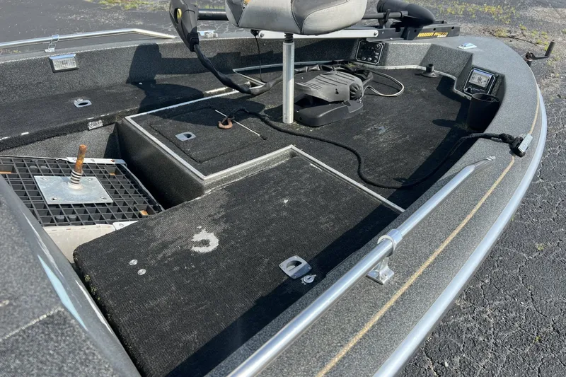 Slide: The Image of 1988 Charger 162V boat interior with seating and control panel, featuring a carpeted deck. - 3