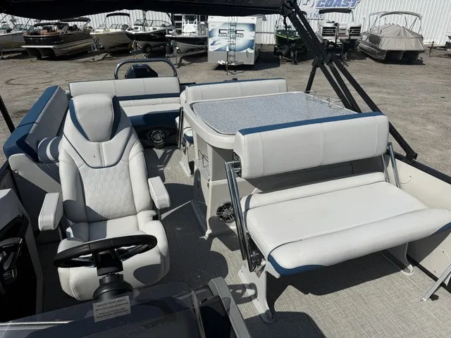 Slide: The Image of Avalon Catalina - 25 FT Entertainer 2024 - 11