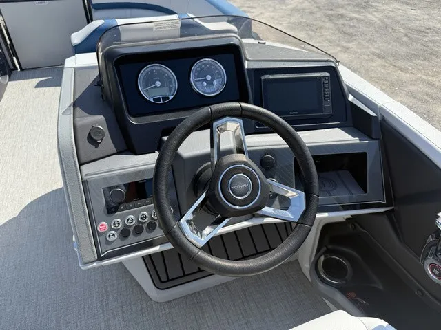Slide: The Image of Avalon Catalina - 25 FT Entertainer 2024 - 13