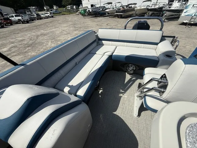 Slide: The Image of Avalon Catalina - 25 FT Entertainer 2024 - 14
