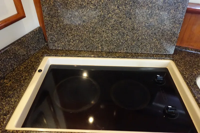 Slide: The Image of Granite countertop with built-in electric stove on 2006 Sea Ray 44 Sundancer yacht. - 29