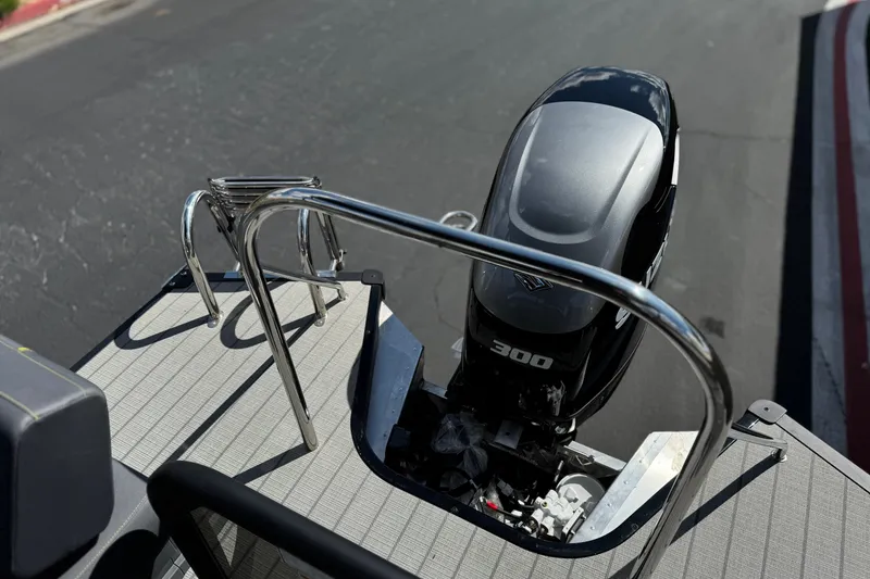 Slide: The Image of Manitou EXPLORE 24 boat with powerful 300 horsepower engine, 2025 model. - 18