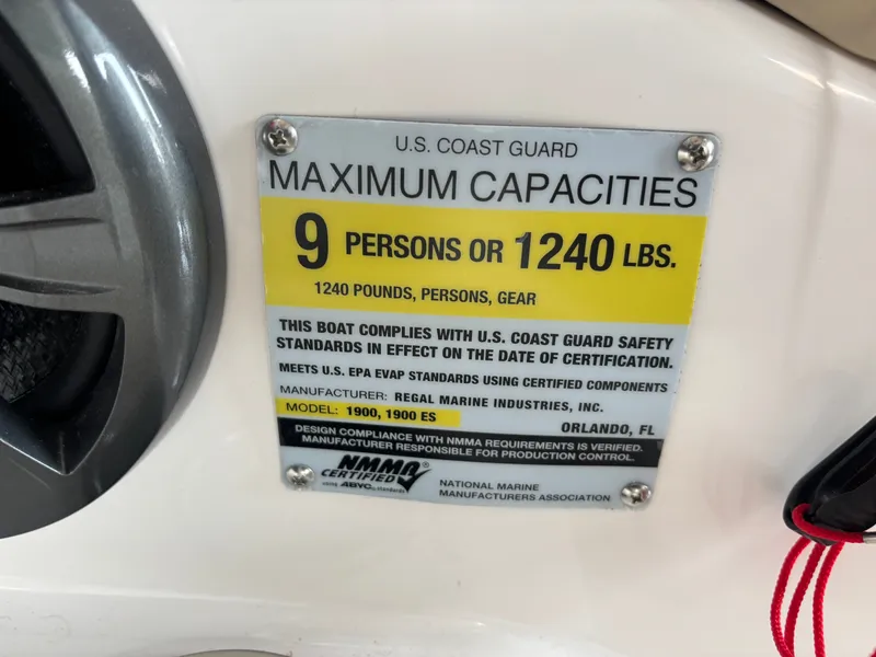 Slide: The Image of Plaque shows maximum capacity: 9 persons or 1240 pounds for Regal 1900 ES Bowrider. - 18