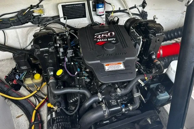 Slide: The Image of 2007 Crownline 260 LS boat engine, MerCruiser 350 MAG MPI, detailed view. - 27