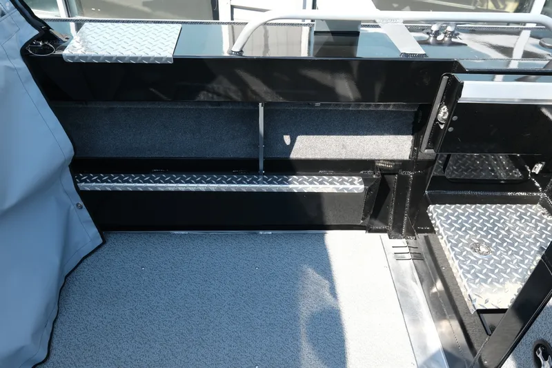 Slide: The Image of Interior of 2026 Hewescraft 190 Sea Runner ET with diamond plate flooring. - 17
