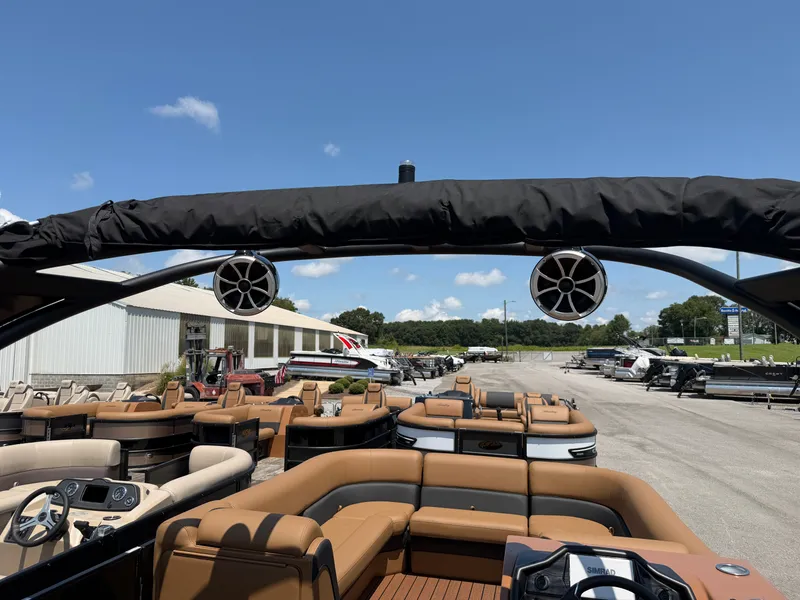 Slide: The Image of Bentley Pontoons Elite 253 SwingBack DC 2027 - 23