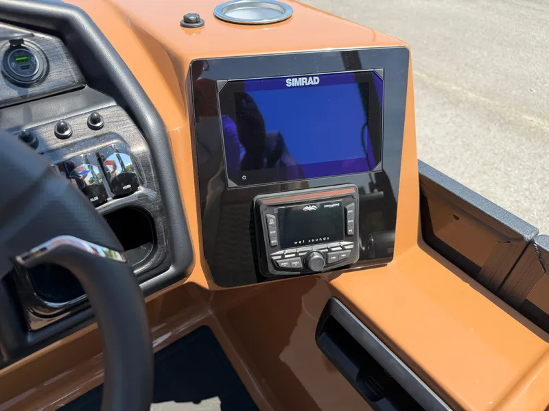 Slide: The Image of Bentley Pontoons Elite 253 SwingBack DC 2027 - 15