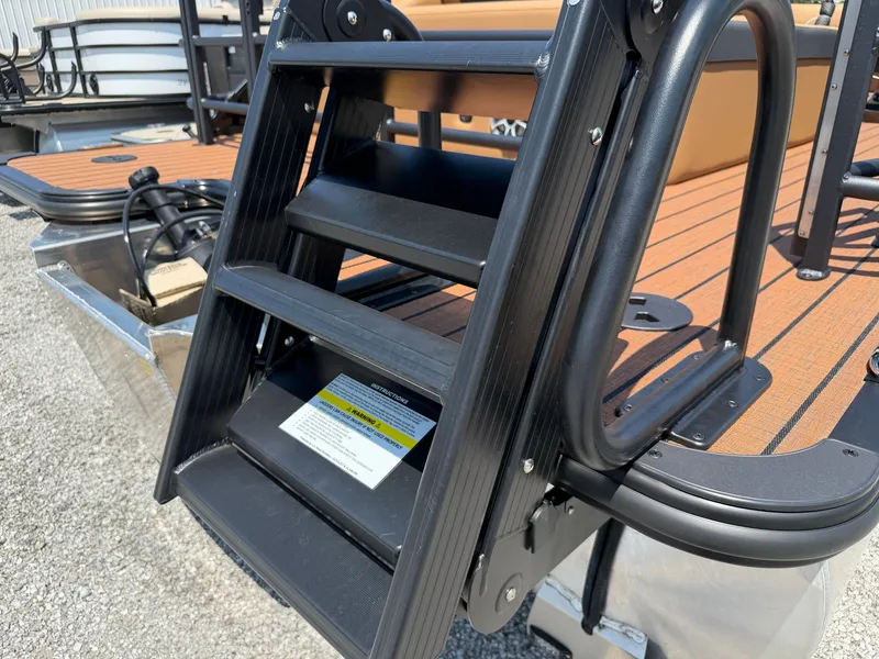 Slide: The Image of Bentley Pontoons Elite 253 SwingBack DC 2027 - 25