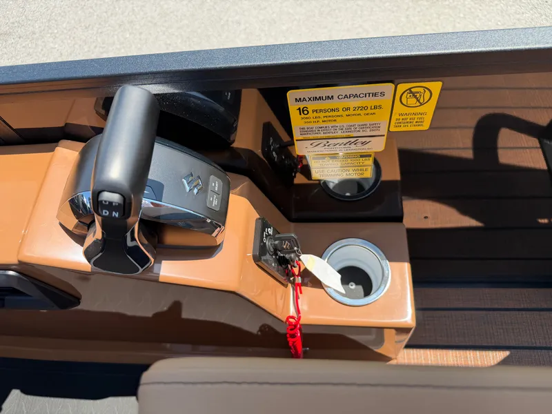 Slide: The Image of Bentley Pontoons Elite 253 SwingBack DC 2027 - 16