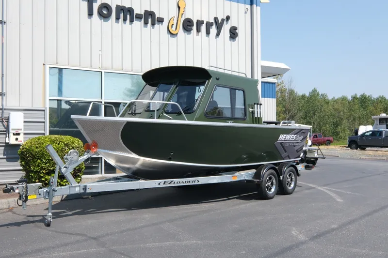 The Image of 2022 Hewescraft 190 Sea Runner ET Hardtop boat on trailer outside dealership. - 1