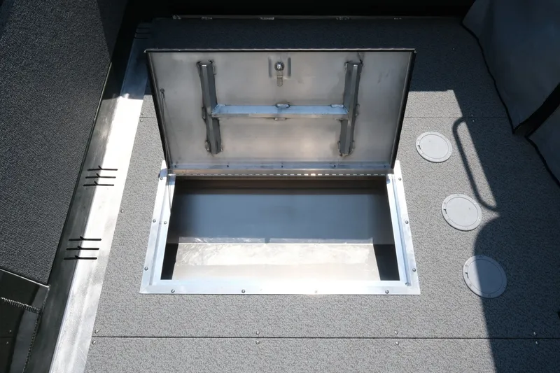 Slide: The Image of Open storage compartment on 2022 Hewescraft 190 Sea Runner ET Hardtop boat deck. - 17
