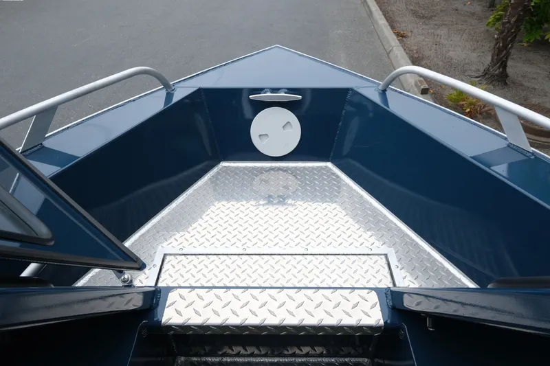 Slide: The Image of 2023 Hewescraft 200 ProV ET boat bow with diamond plate flooring. - 13