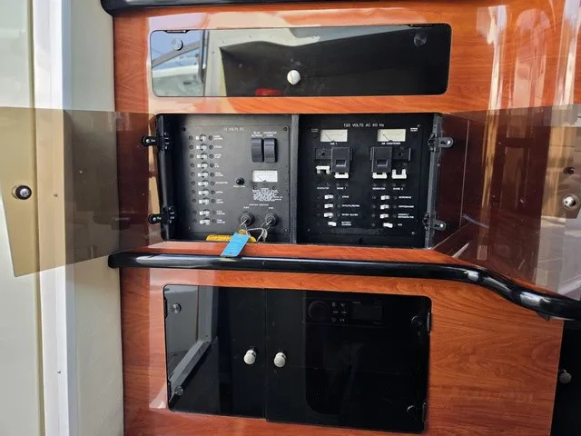 Slide: The Image of Monterey 290 Cruiser 2006 - 16