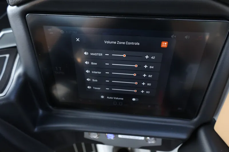Slide: The Image of The image shows the volume control display of a 2027 Tigé Z3. - 46