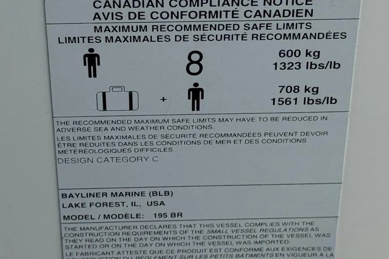 Slide: The Image of Canadian compliance notice for 2012 Bayliner 195 Bowrider, maximum capacity 8 people, 600 kg. - 28