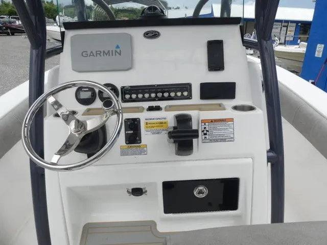 Slide: The Image of Sea Fox 228 Commander 2021 - 22