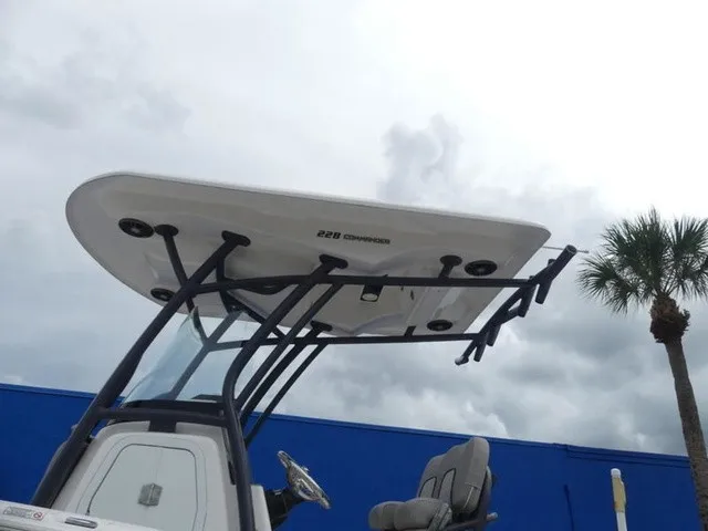 Slide: The Image of Sea Fox 228 Commander 2021 - 10