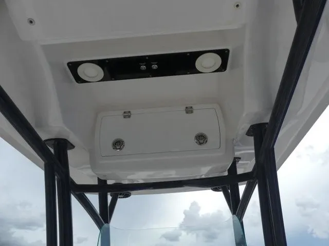 Slide: The Image of Sea Fox 228 Commander 2021 - 25