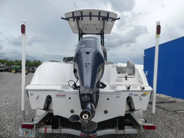 Slide: The Image of Sea Fox 228 Commander 2021 - 6