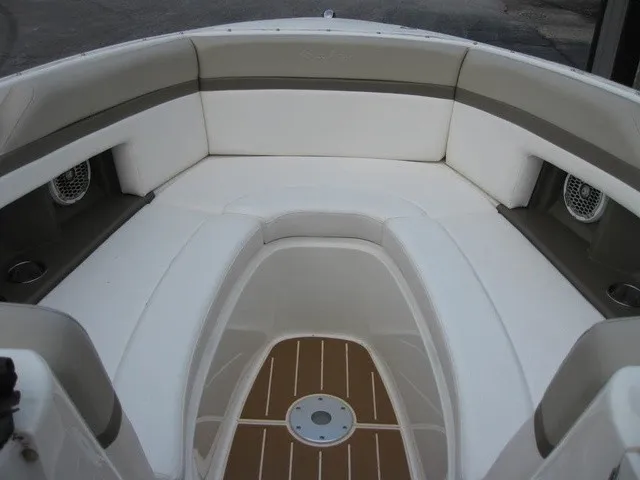 Slide: The Image of Sea Ray 270 SLX 2011 - 17