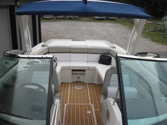 Slide: The Image of Sea Ray 270 SLX 2011 - 18