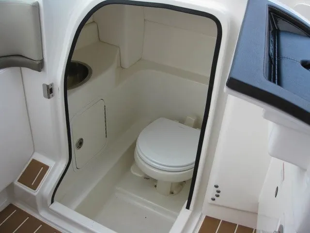 Slide: The Image of Sea Ray 270 SLX 2011 - 14