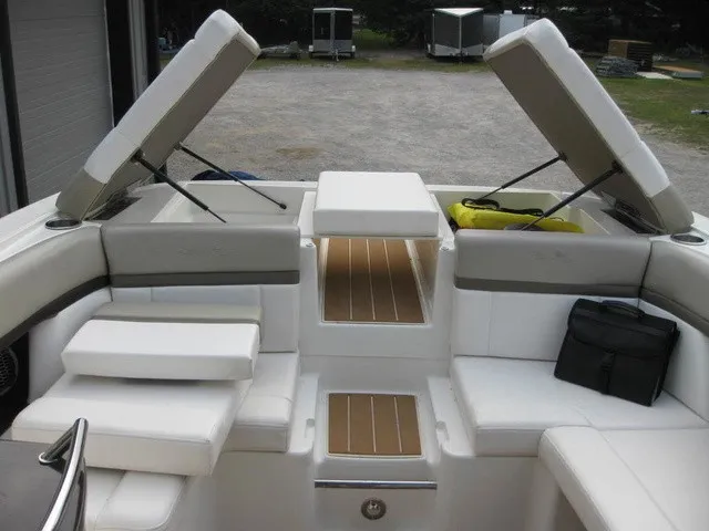 Slide: The Image of Sea Ray 270 SLX 2011 - 22