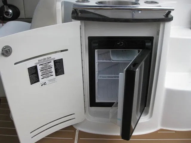 Slide: The Image of Sea Ray 270 SLX 2011 - 21