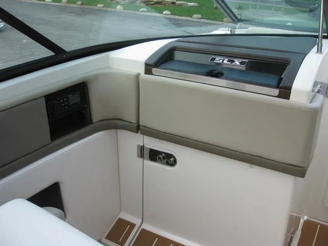Slide: The Image of Sea Ray 270 SLX 2011 - 16