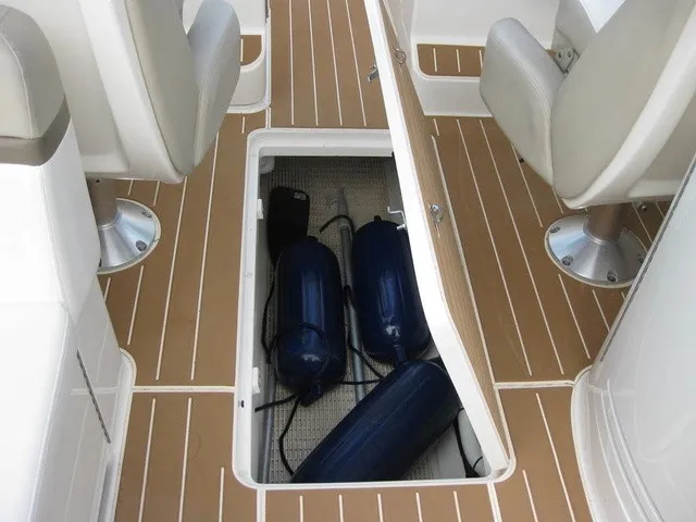 Slide: The Image of Sea Ray 270 SLX 2011 - 25
