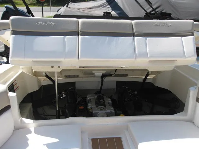 Slide: The Image of Sea Ray 270 SLX 2011 - 27