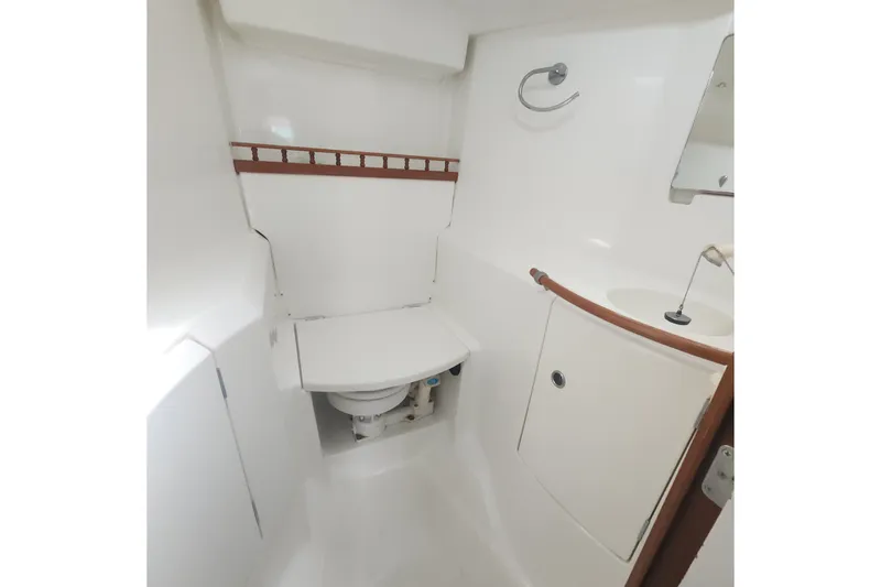 Slide: The Image of Bathroom interior of 1999 Beneteau Oceanis 411 Celebration yacht. - 31