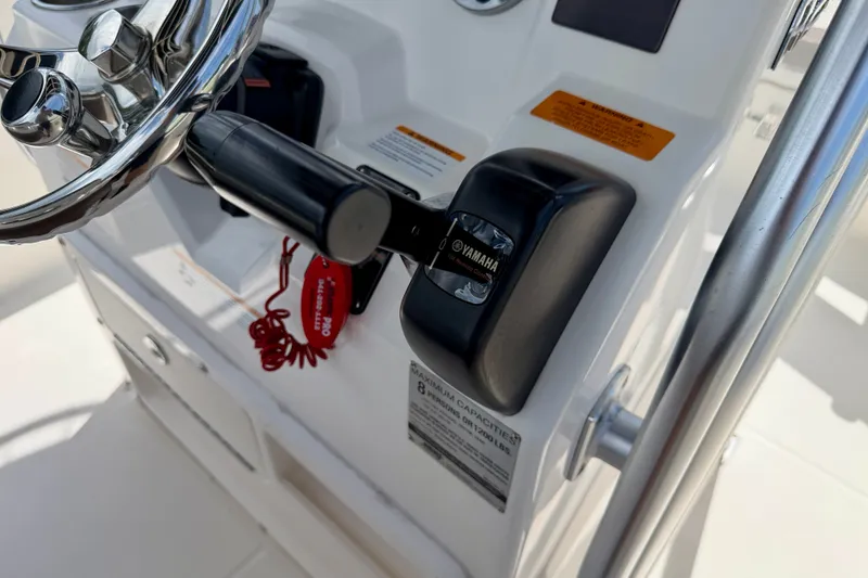 Slide: The Image of 2017 Robalo R200 Center Console boat steering wheel and Yamaha throttle control. - 21