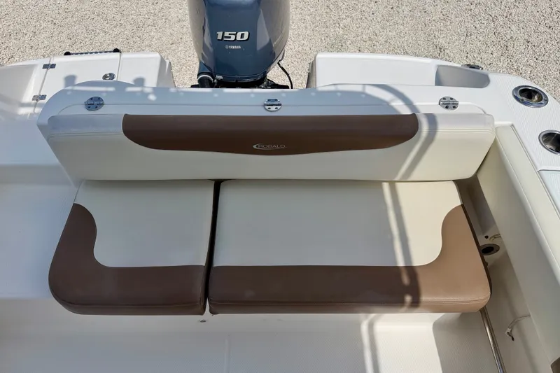 Slide: The Image of 2017 Robalo R200 Center Console boat seat with Yamaha 150 engine. - 22