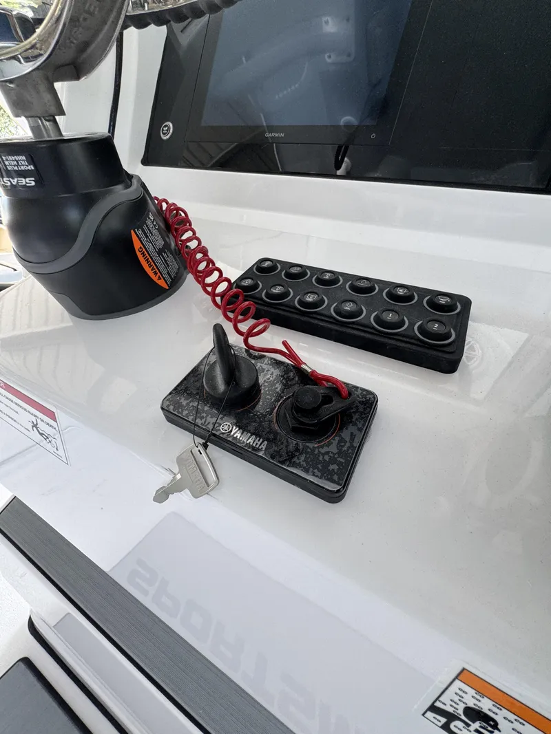 Slide: The Image of Sportsman Open 212 Center Console 2027 - 32