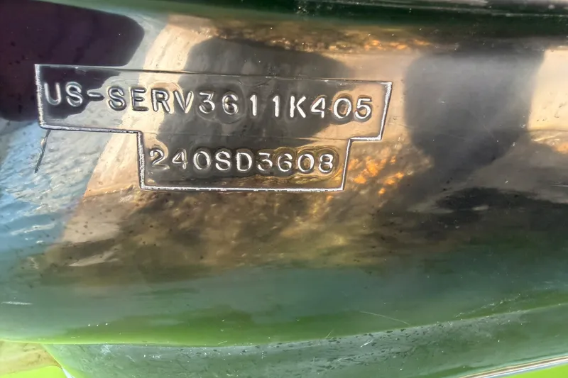 Slide: The Image of Hull identification number on 2005 Sea Ray 240 Sundeck boat. - 40
