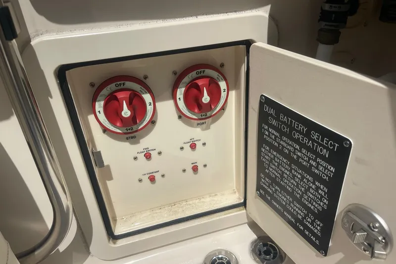 Slide: The Image of Dual battery switch panel on 2018 Grady-White Canyon 306 boat. - 40
