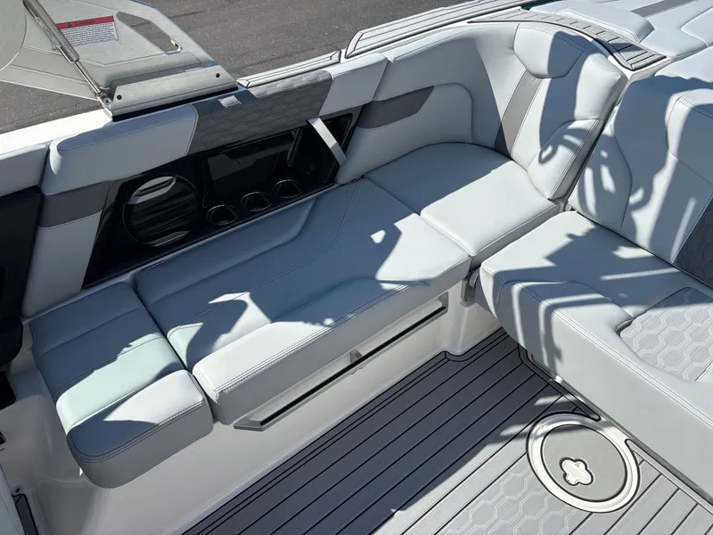 Slide: The Image of MasterCraft XT22 2026 - 17