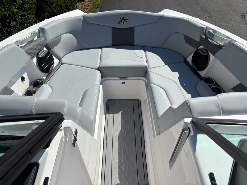 Slide: The Image of MasterCraft XT22 2026 - 18