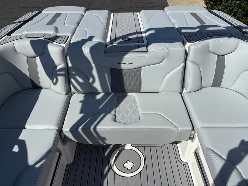 Slide: The Image of MasterCraft XT22 2026 - 16