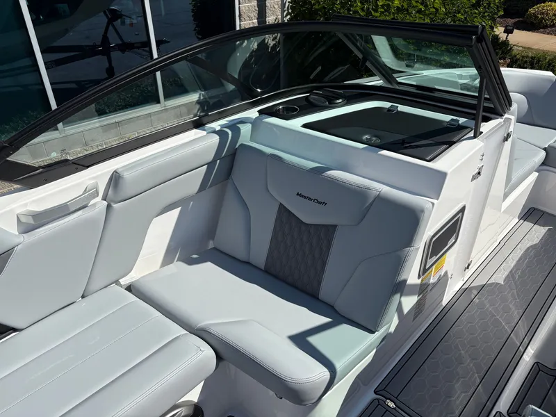 Slide: The Image of MasterCraft XT22 2026 - 14